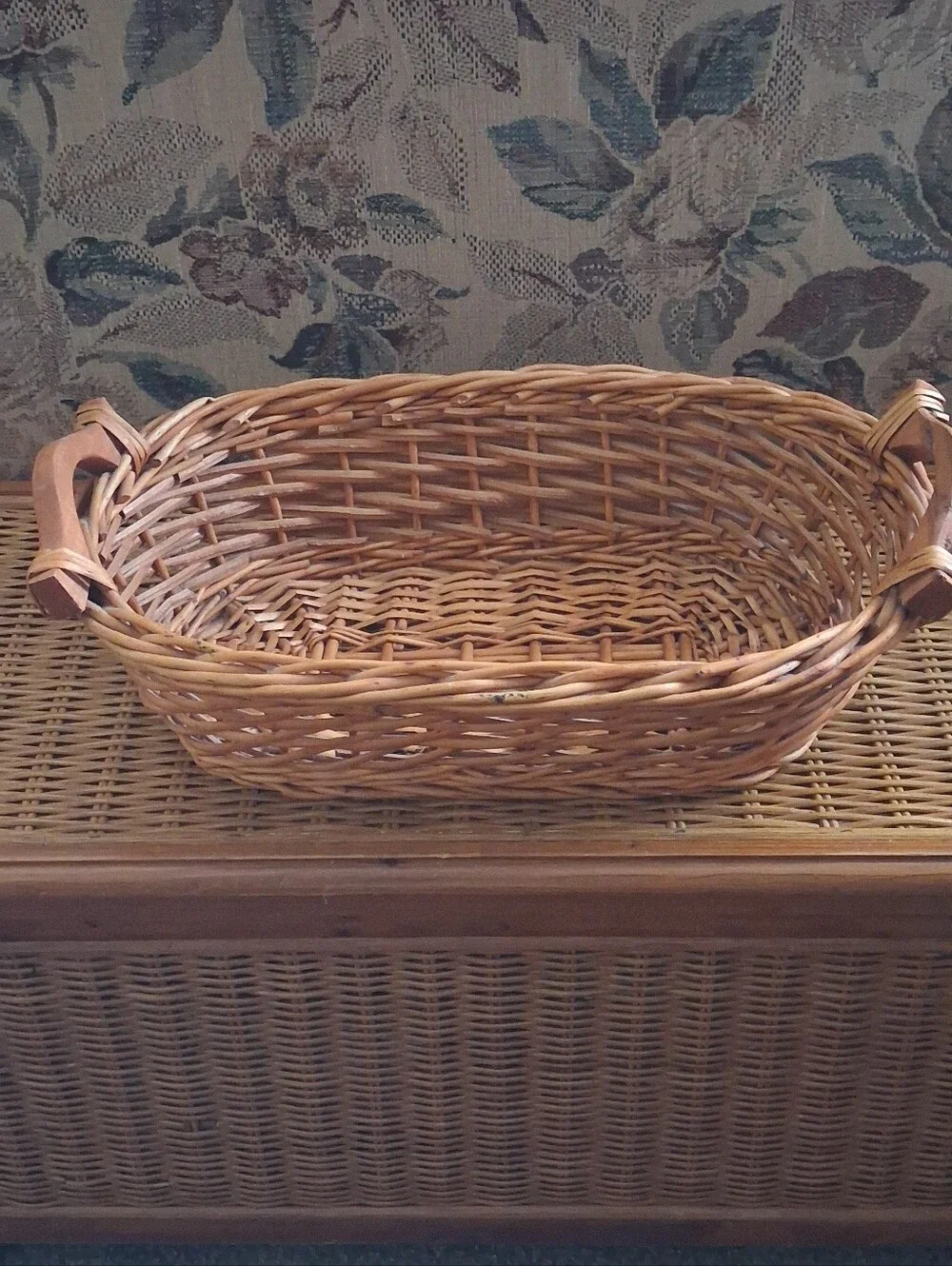 Vtg Woven Wicker Basket Natural Brown Wooden Handles Farmhouse Storage Rustic